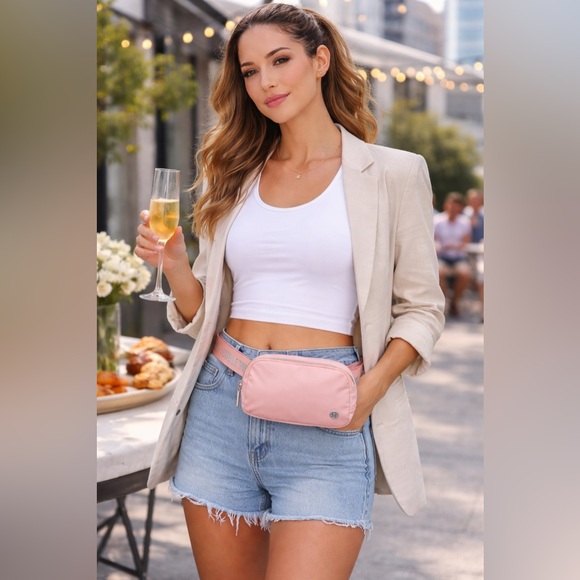 NWT Lululemon Everywhere Belt Bag 1L Pink Mist Silver Logo - Picture 10 of 10